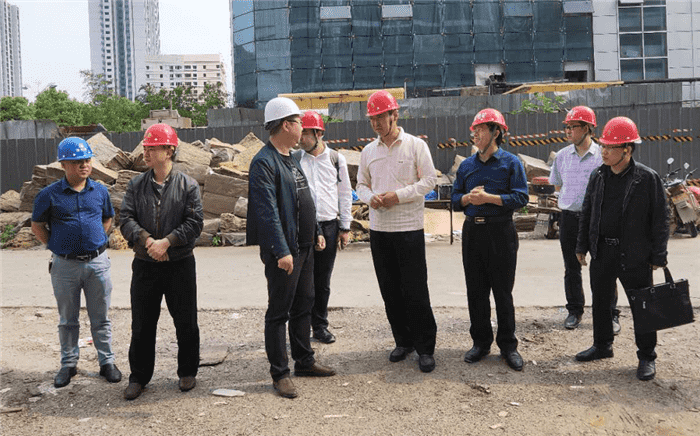 曹曉鐘副市長赴2019數(shù)博會銅仁分會場場景展示館建設(shè)項目現(xiàn)場辦公